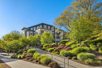 190 Harbor Square Loop NE #C325