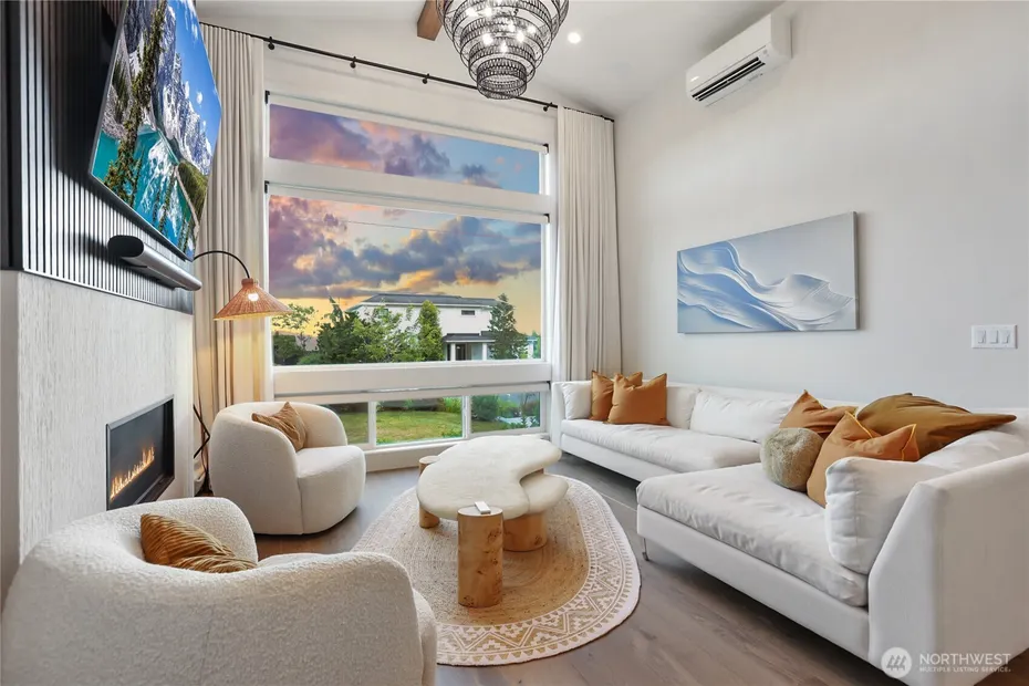246 5th Avenue W Photo 5