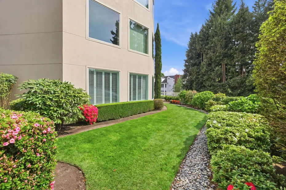 10000 Meydenbauer Way SE #1 Photo 27