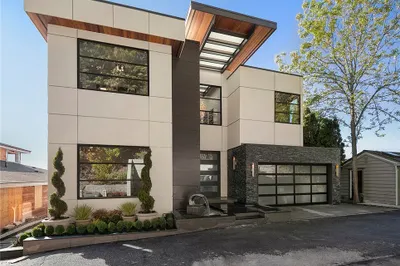 409 Lake Ave W