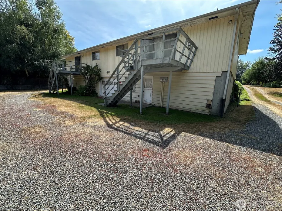 12325 VALLEY AVE E Photo 2