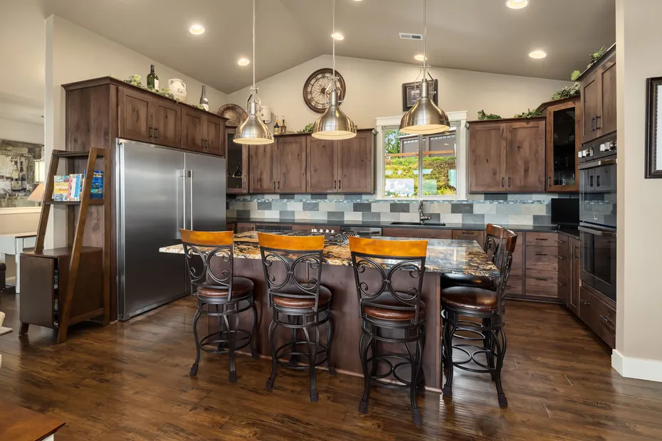 698 Streamside Drive Photo 13