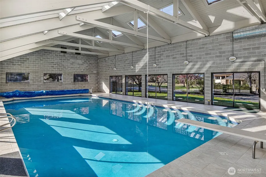 735 Rosler Road Photo 32