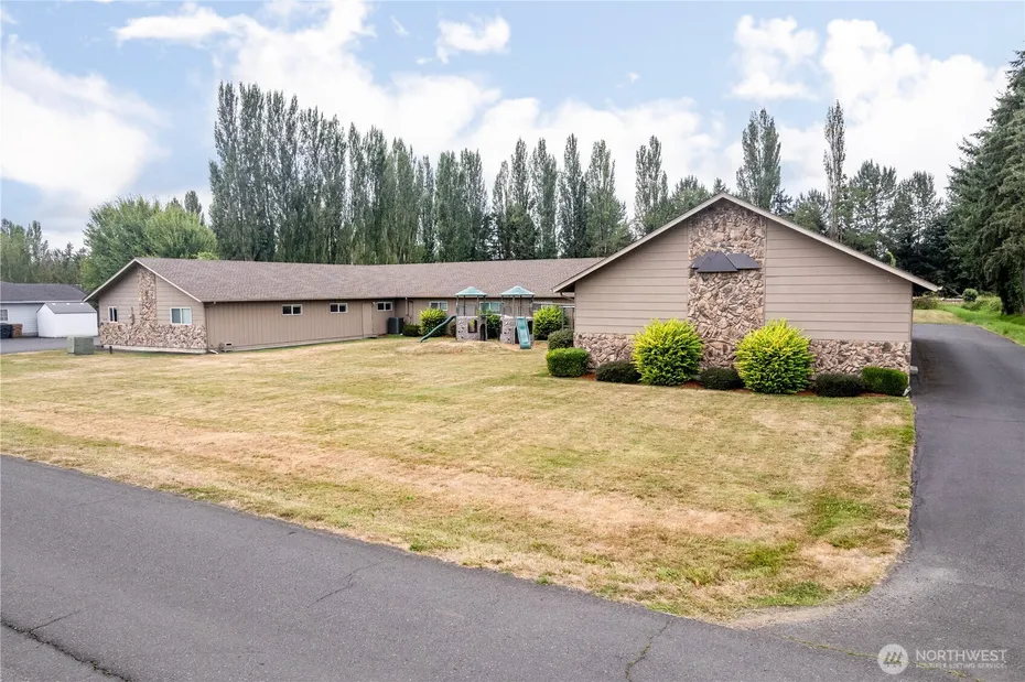 1435 33rd Avenue Photo 3