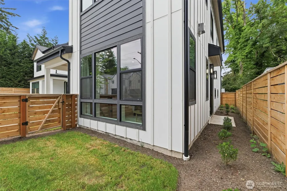 12426 NE 90th Street Photo 3