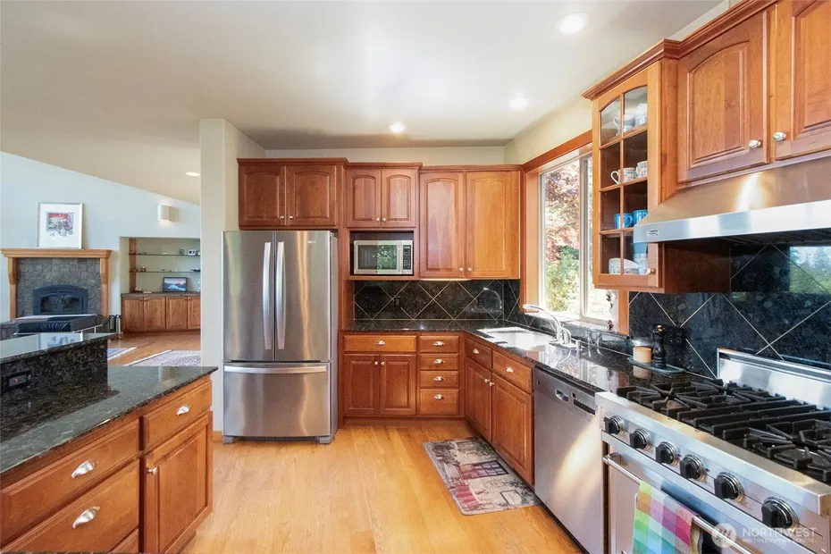 1668 Freshwater Bay Road Photo 8