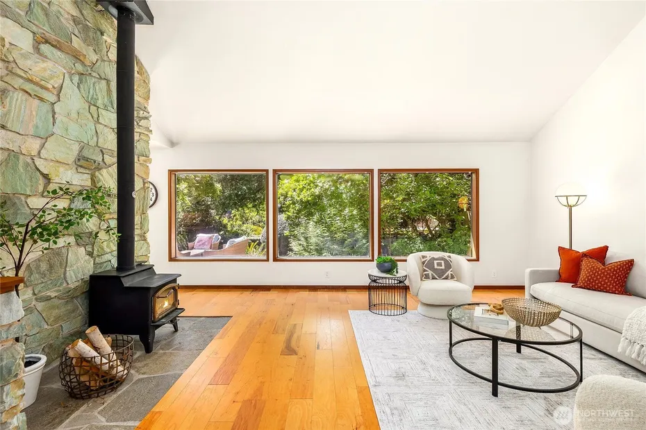 676 Park Avenue NE Photo 11