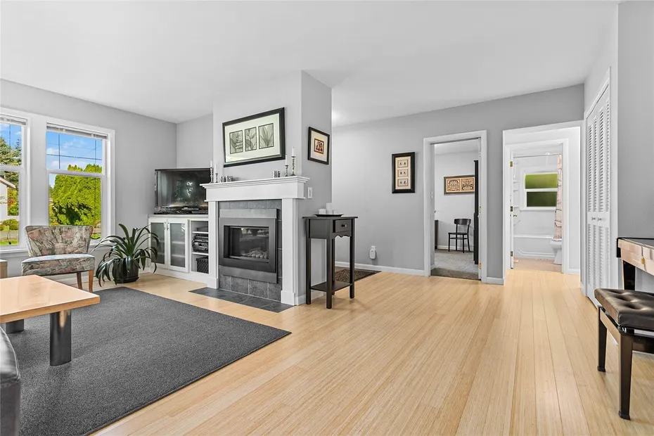 3021 Cedarwood Avenue Photo 8