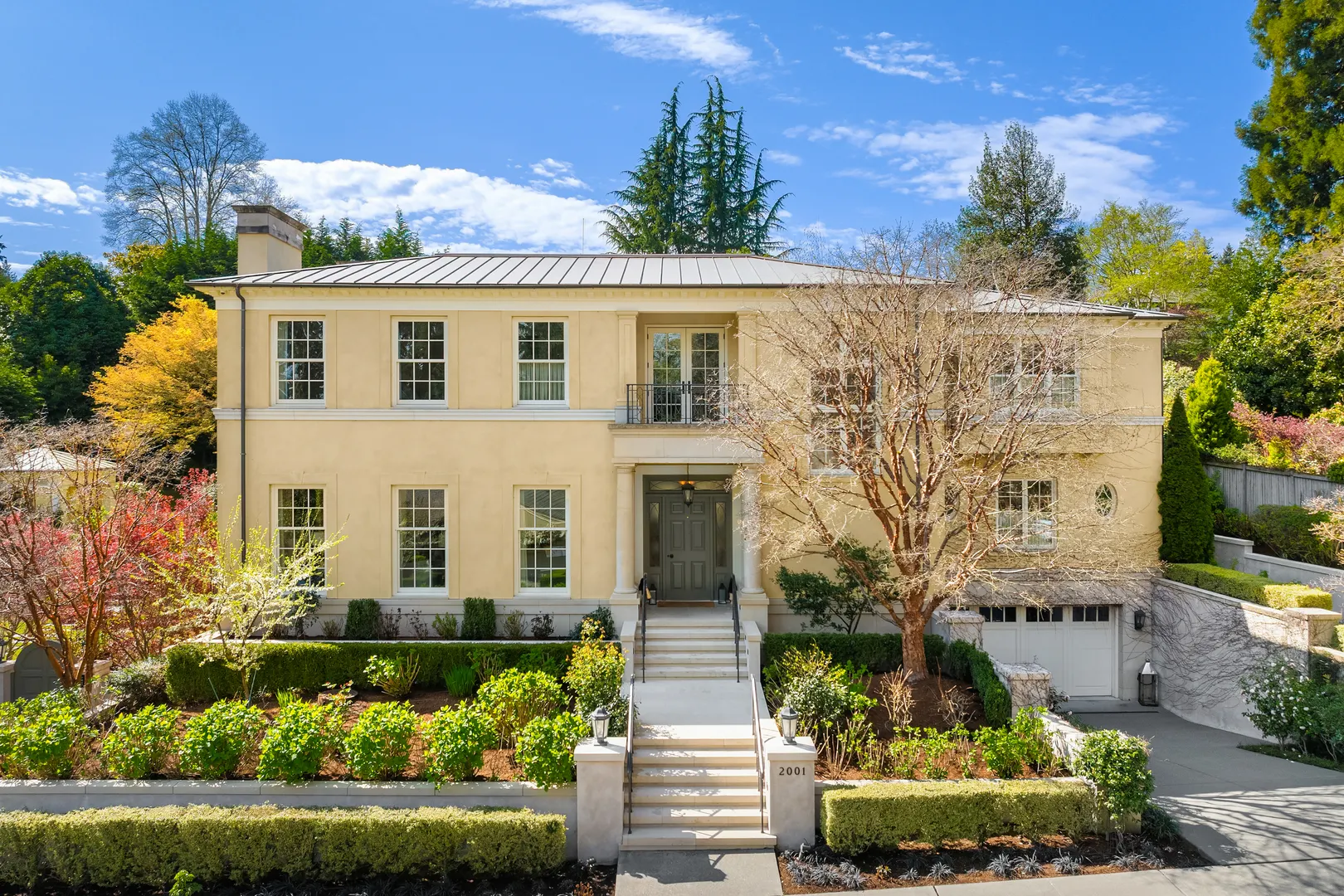 2001 Broadmoor Drive E