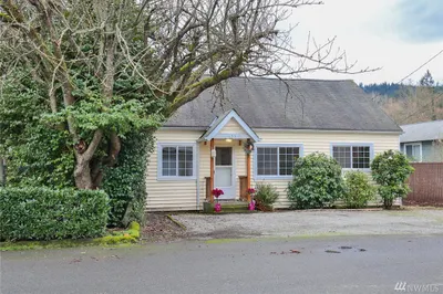 155 NW Alder Place