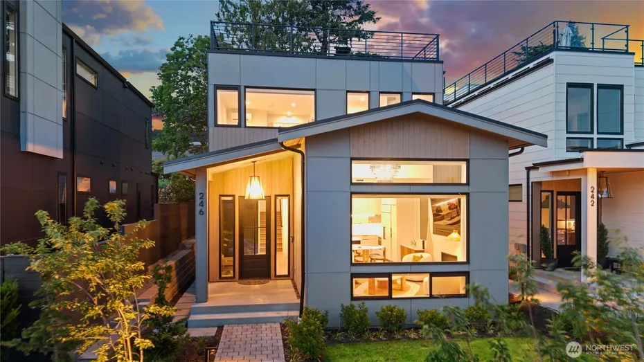 246 5th Avenue W Photo 1
