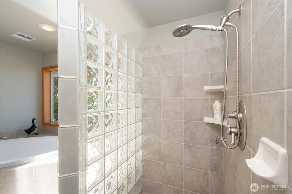 1668 Freshwater Bay Road Photo 31