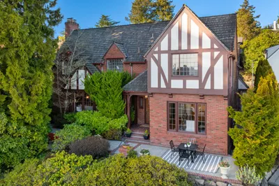 3419 E Laurelhurst Drive Ne