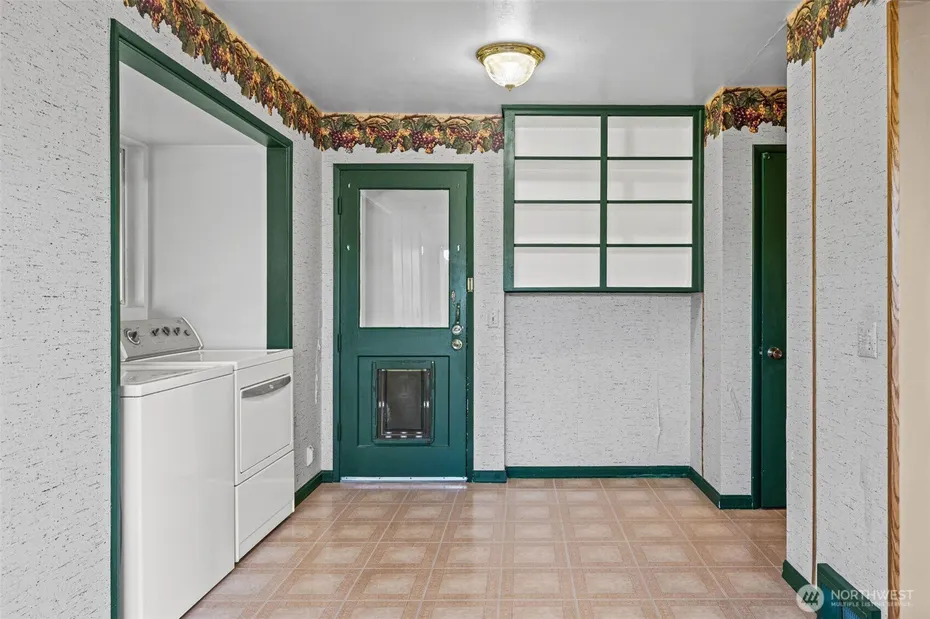 2124 E 17th Street Photo 18