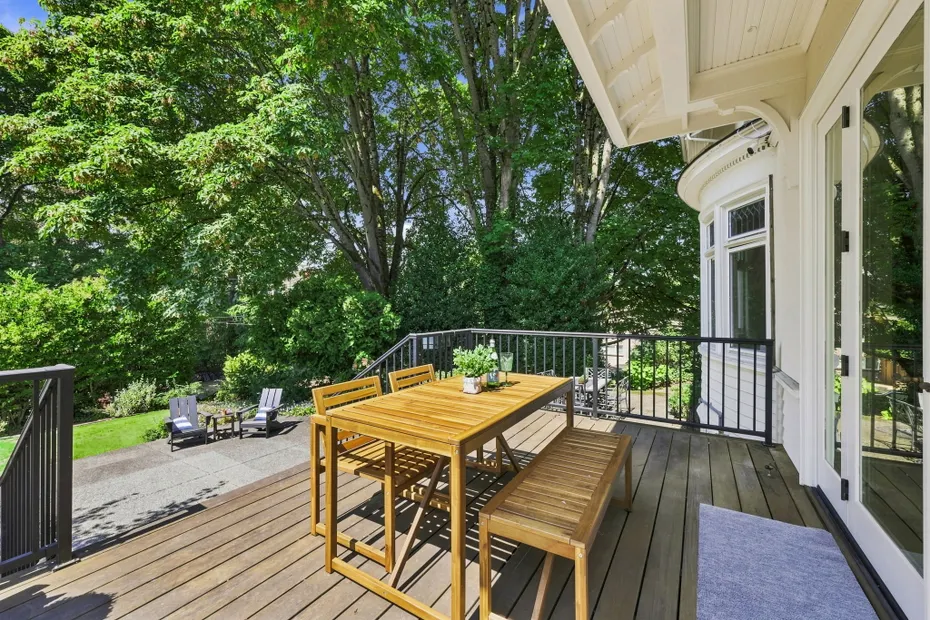 1111 Bellevue Place E Photo 38