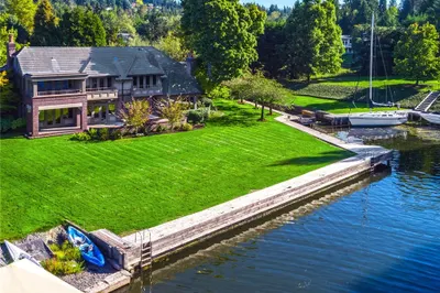 8580 Hunts Point Lane