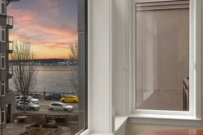 2000 Alaskan Way #345