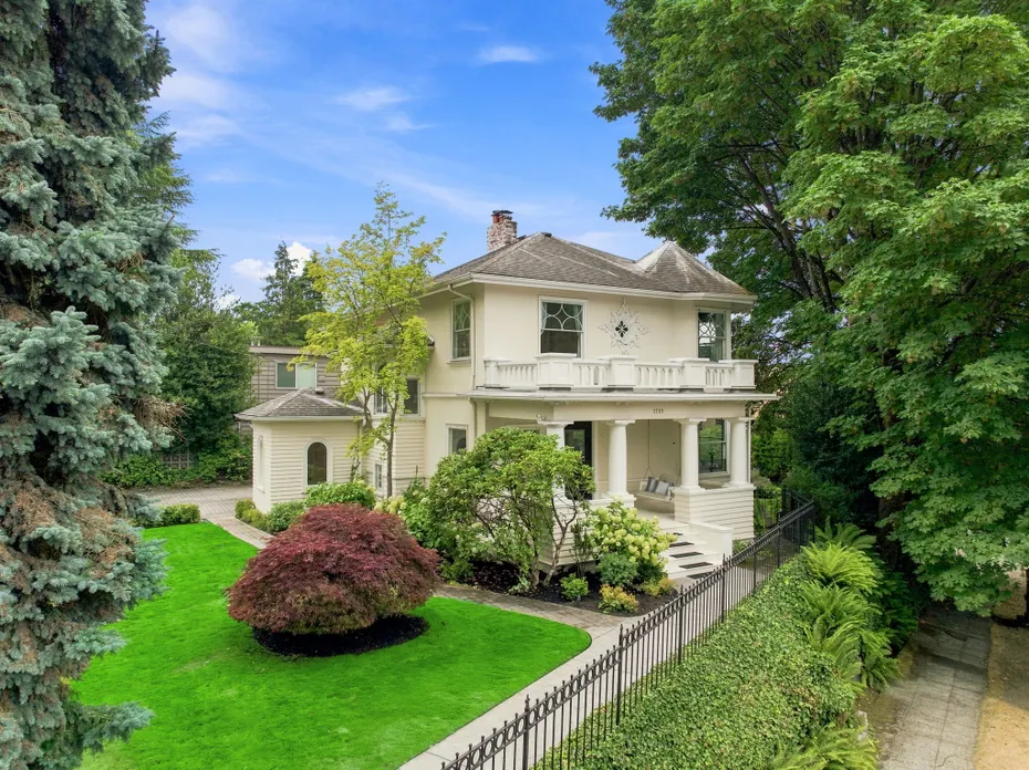 1111 Bellevue Place E Photo 4