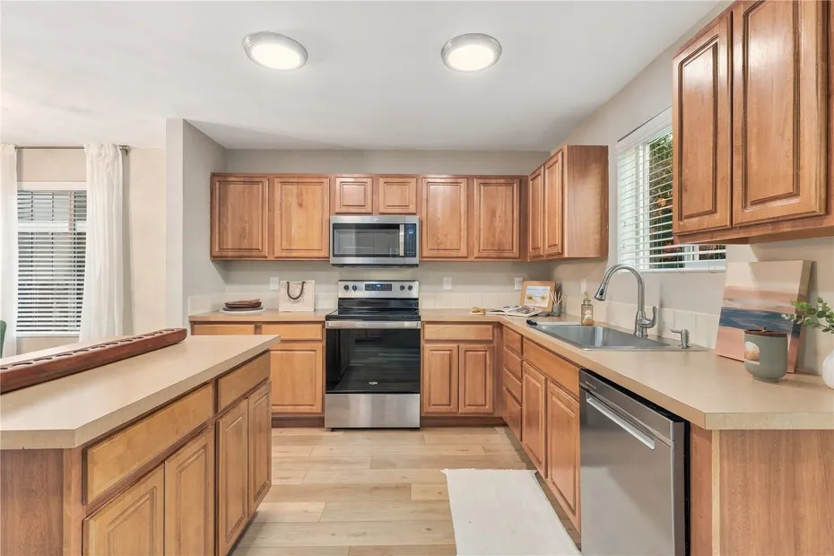 242 Riggs Drive E Photo 12