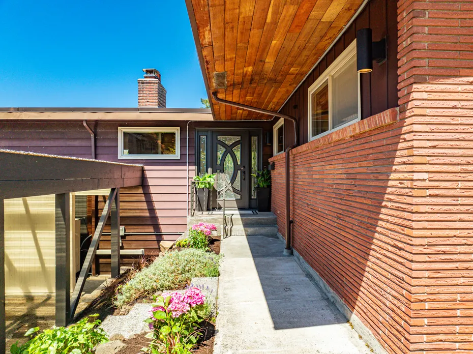 5813 SW Horton Street Photo 4
