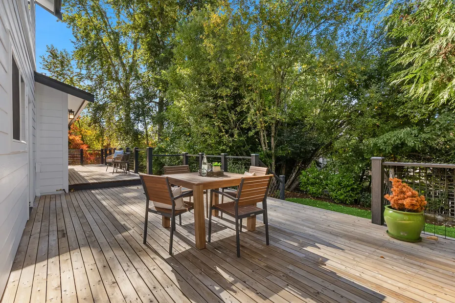 689 Pierce Court NW Photo 18