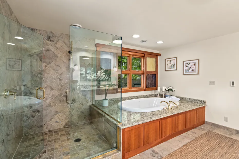 9796 NE Murden Cove Drive Photo 26