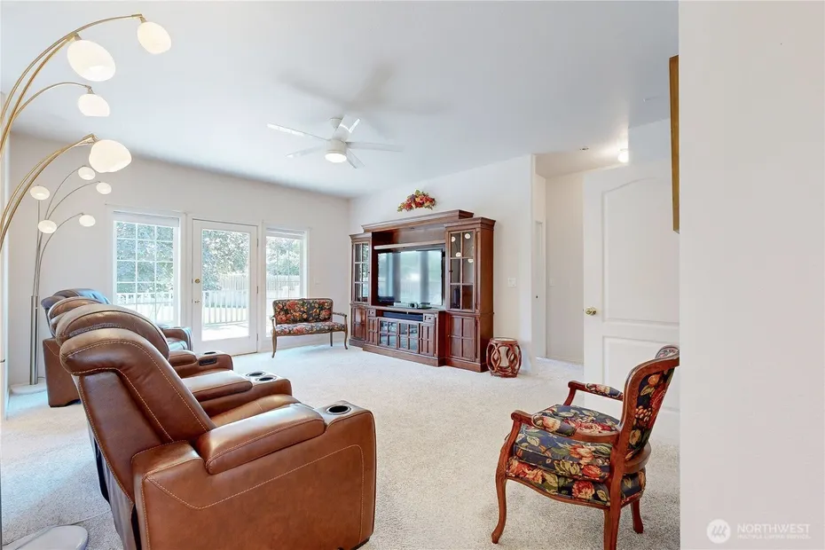 1916 SE Clover Court Photo 20