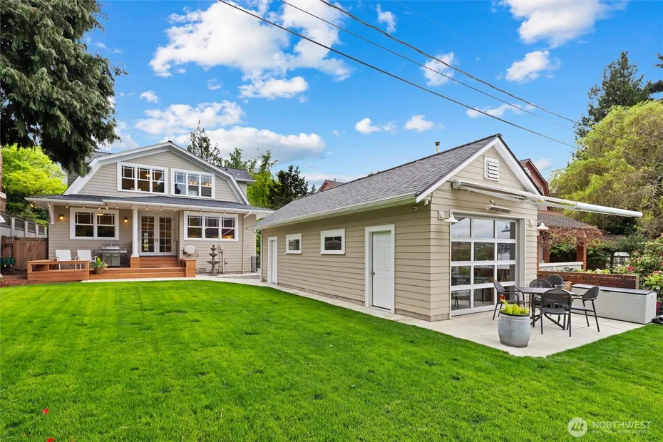 1852 E Shelby Street Photo 4