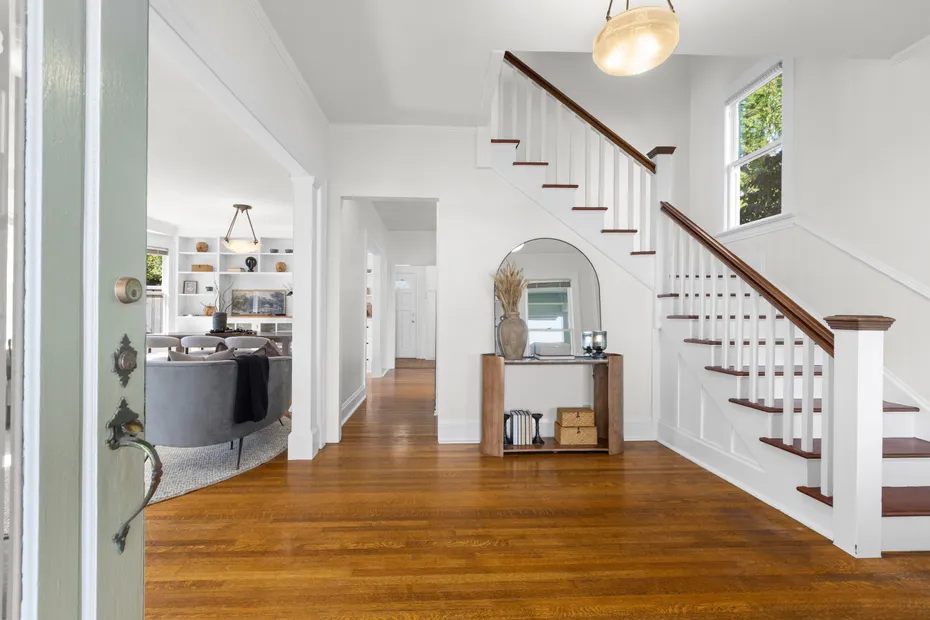 1129 37th Avenue Photo 3
