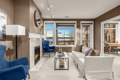 2000 Alaskan Way #241