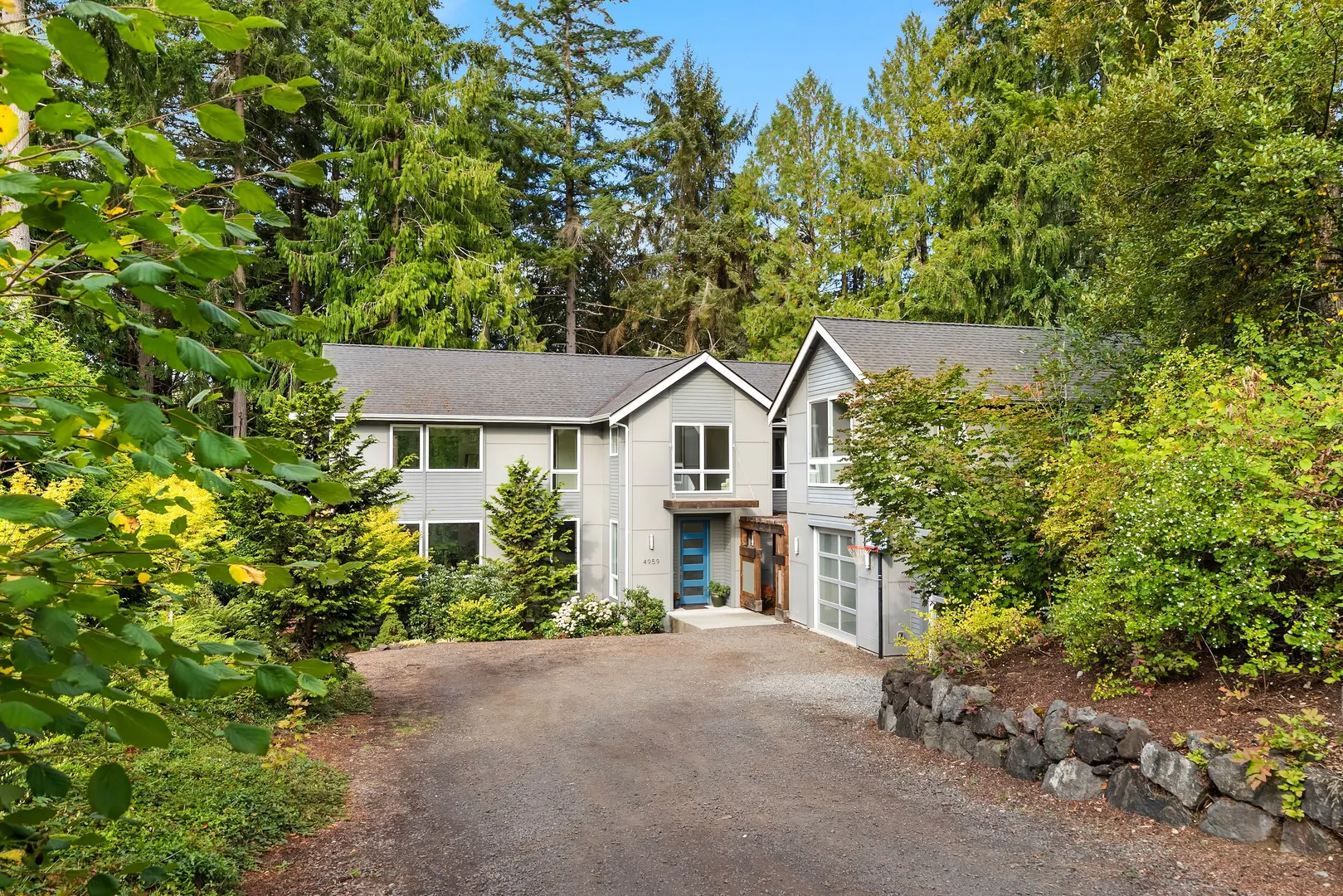 4959 Lynwood Center Road Ne