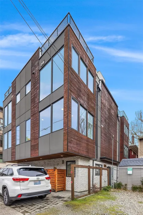 119 18th Avenue E #A Photo 2
