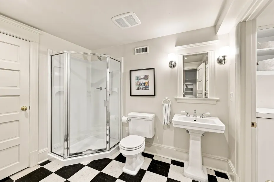 1111 Bellevue Place E Photo 36