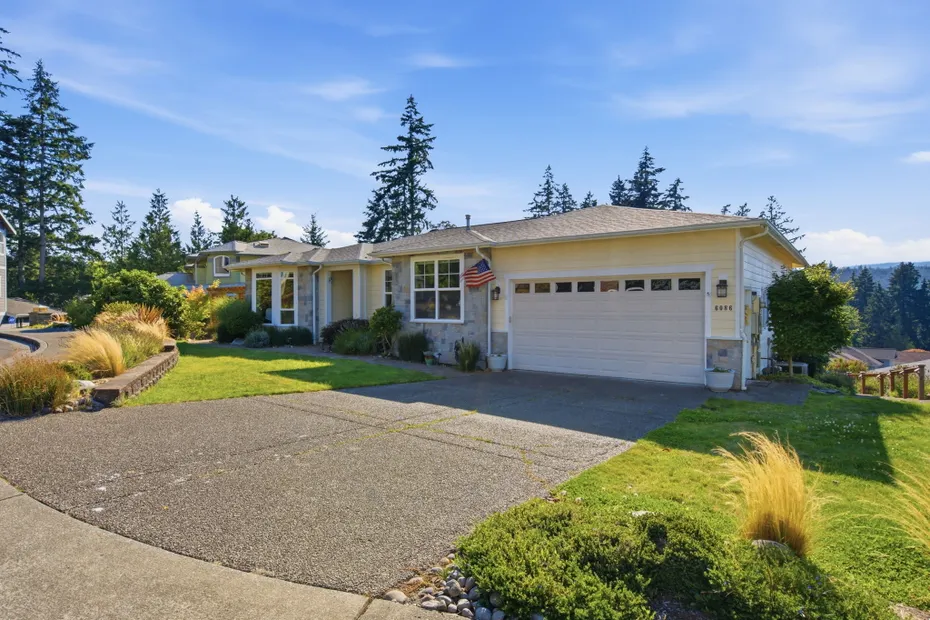 6086 Kingfisher Court Photo 4