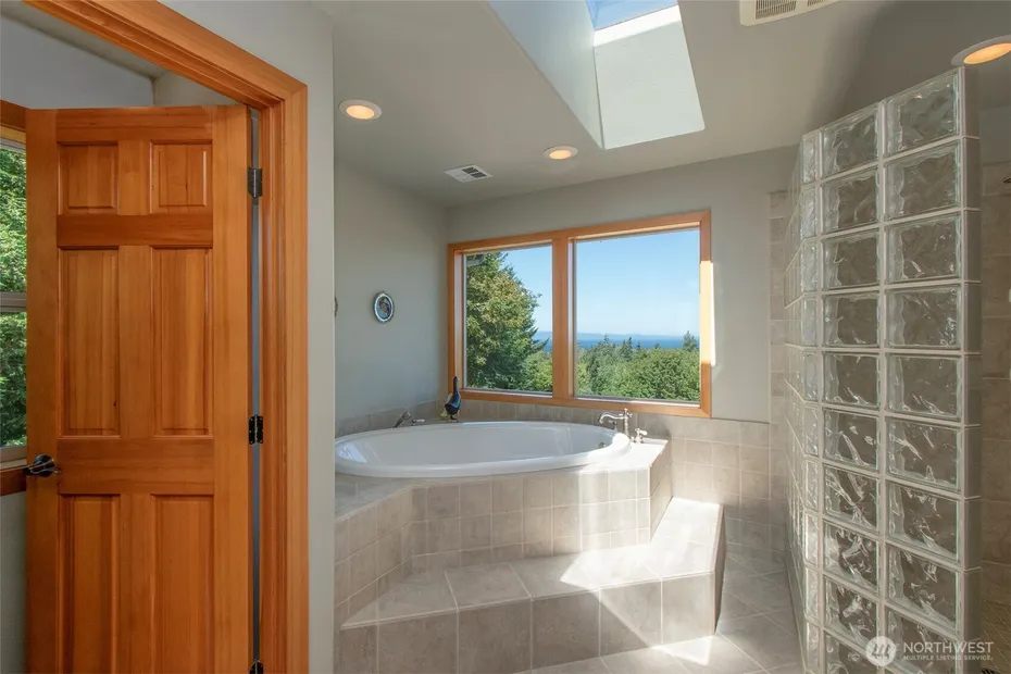 1668 Freshwater Bay Road Photo 32