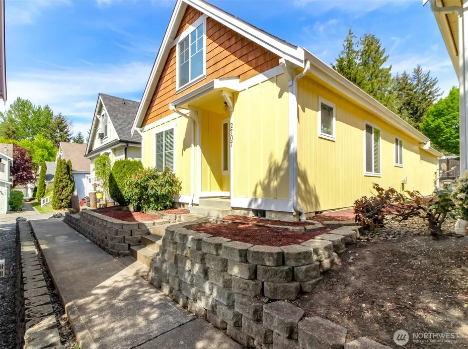 2707 9th Street SE Photo 1