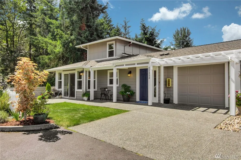 22452 SE 38th Terr Photo 1