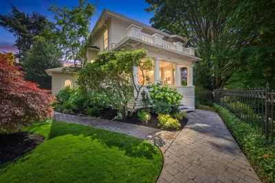 1111 Bellevue Place E