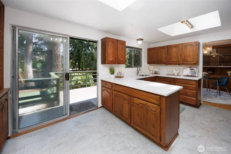 12822 NE 68th Street Photo 4