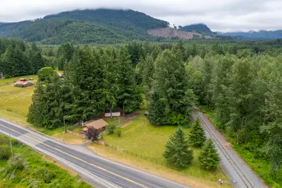 22204 State Route 706 E