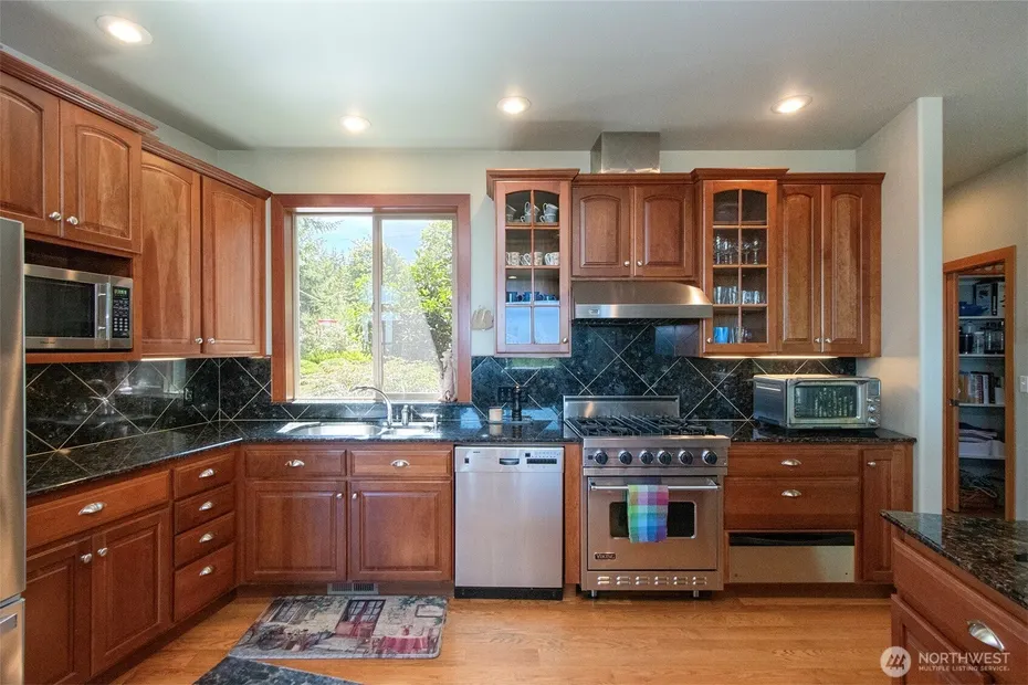1668 Freshwater Bay Road Photo 9