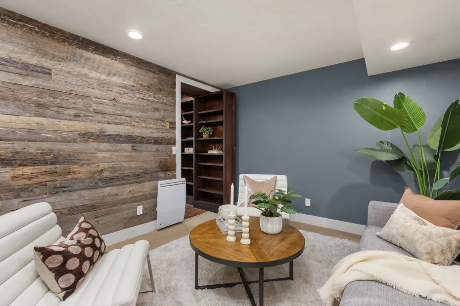 8405 Hansen Road NE Photo 38