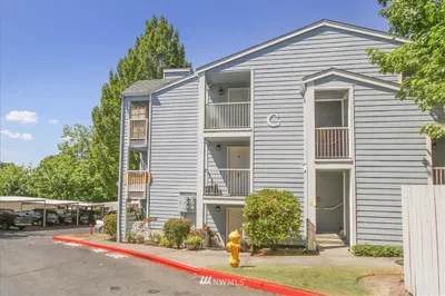 975 Aberdeen Avenue NE #C303