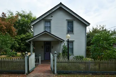 1924 Holcomb St