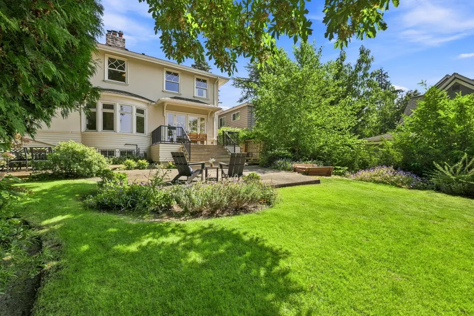 1111 Bellevue Place E Photo 39