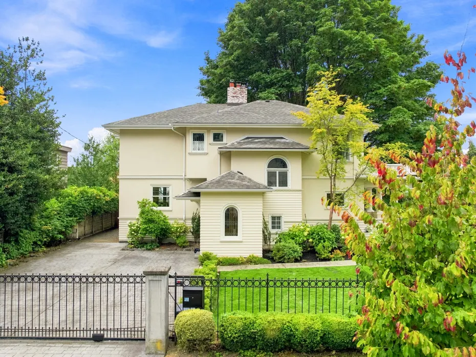 1111 Bellevue Place E Photo 3