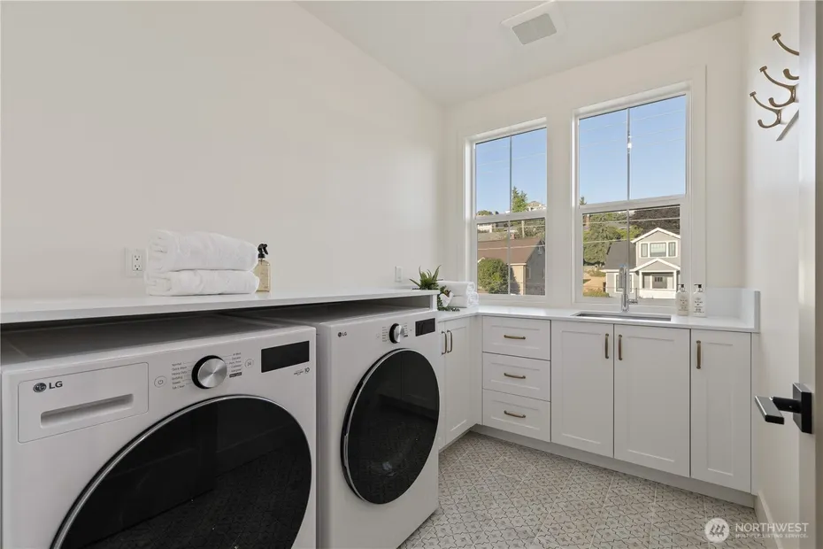3243 13th Avenue W Photo 23
