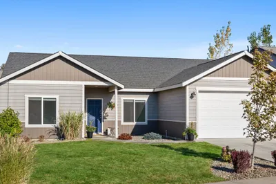 2001 W Peakview Drive