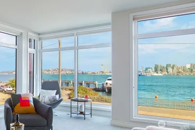 1661 Harbor Avenue SW #200