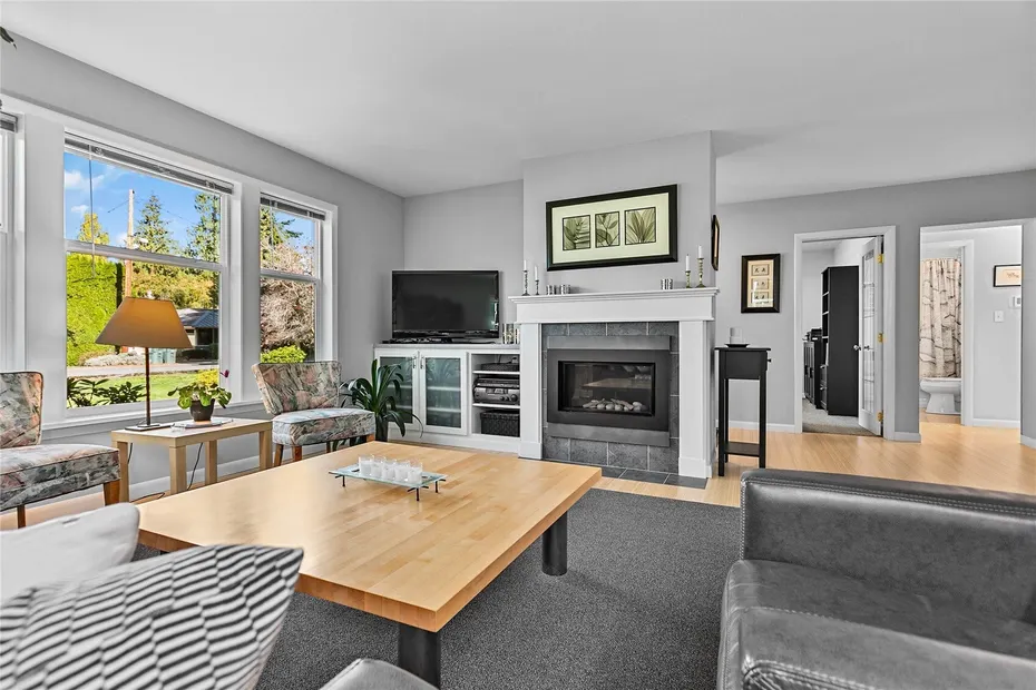 3021 Cedarwood Avenue Photo 6